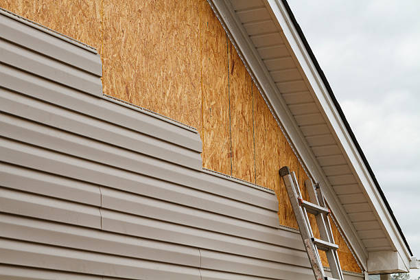 Professional Siding Replacement technician working in Ronkonkoma, NY